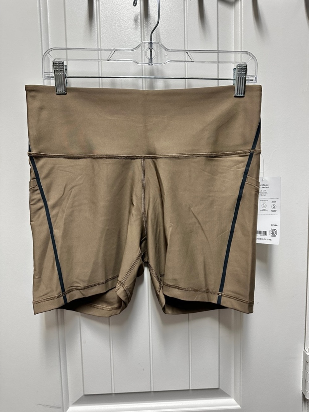 Athleta Interval Stash Tipped Shorts New With Tags Size L